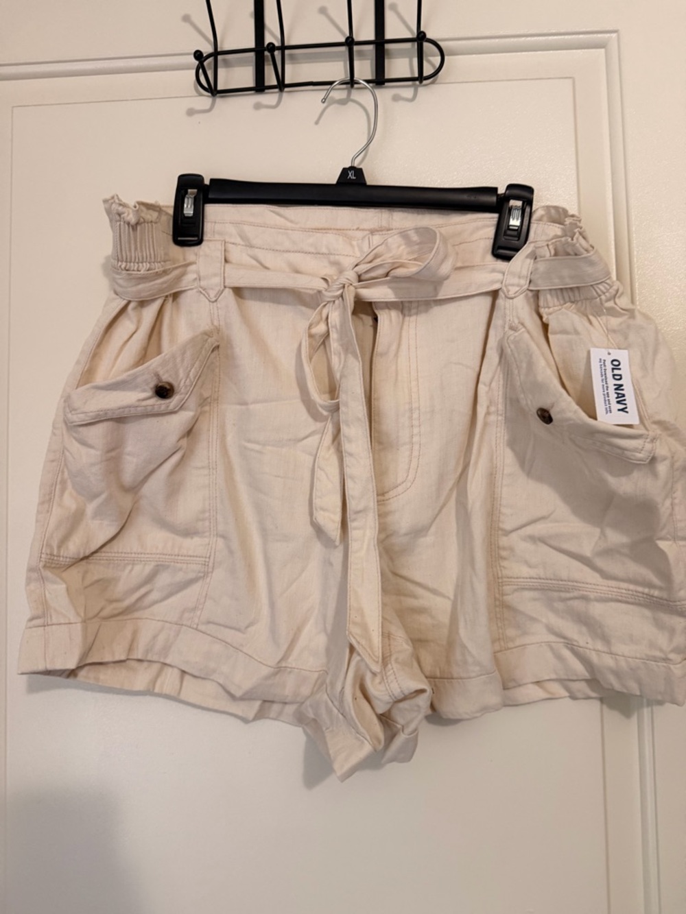 Old Navy Cream Tie-Waist Cargo Shorts with Front Pockets